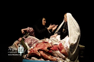 حضور بازیگر علی‌رغم آسیب‌دیدگی بر صحنه تئاتر