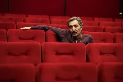 جلال تهرانی «دور دنیا در 80 روز» را به مکتب تهران می‌برد