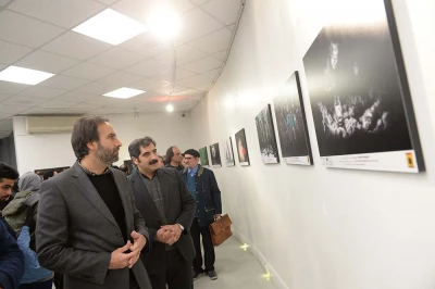 نمایش عکس‌های برگزیده تئاتر فجر در خانه هنرمندان