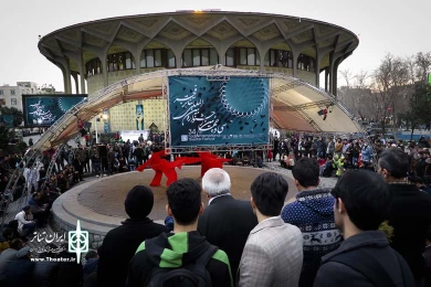 استقبال مردم از نمایش های خیابانی تئاتر فجر 7