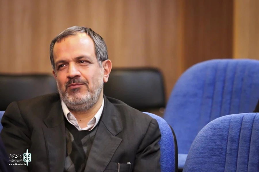 محمد مهدی احمدی و احمد مسجد جامعی به تماشای تئاتر نشستند 2