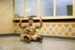 هادی عامل افسانه ببر را در تماشاخانه باران روی صحنه می برد 2