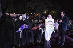 با حضور مدیرکل هنرهای نمایشی

نمایش «دریادلان» با تجلیل از خانواده شهید مدافع حرم «عبدالله باقری» آغاز شد 2