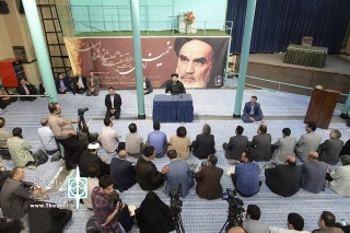 با حضور در حسینیه جماران و تغییر در برنامه سالن های نمایشی

اهالی تئاتر خود را آماده ایام سوگواری کردند