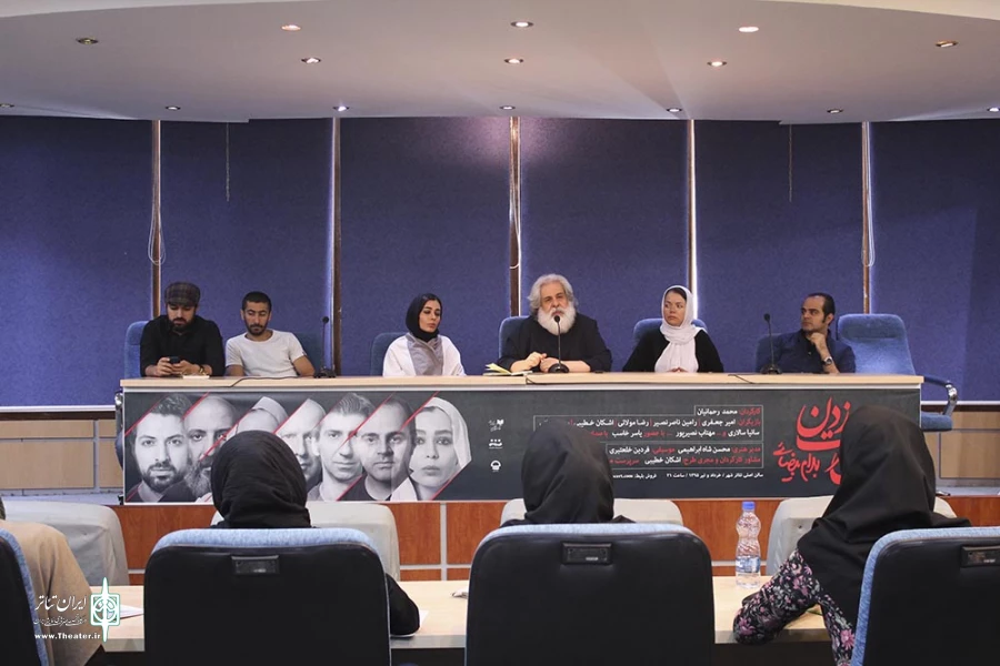 نشست خبری نماش مجلس ضربت زدن‎ 11