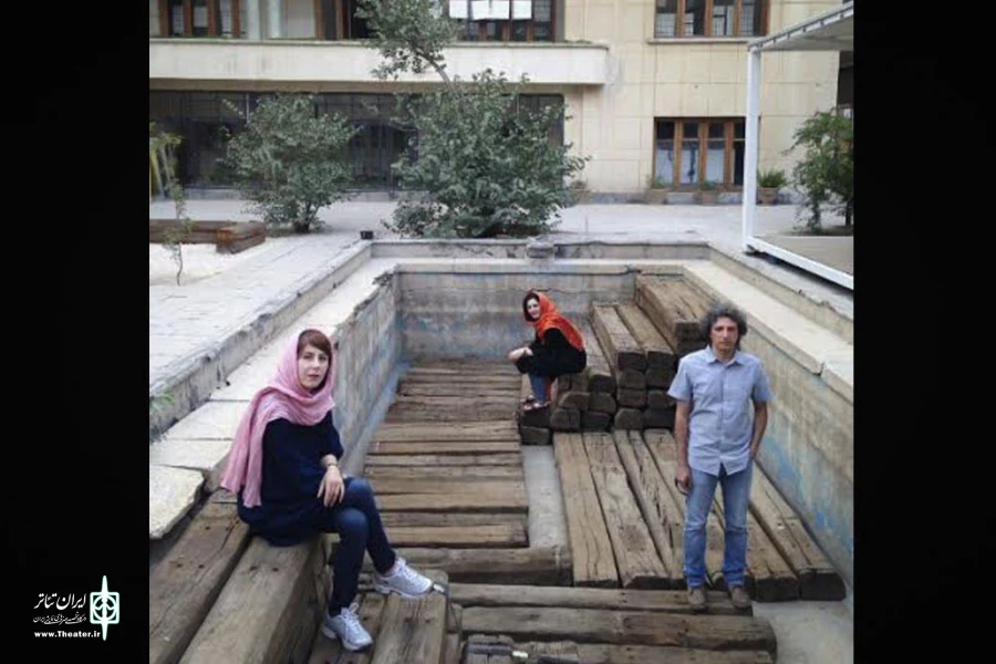 خانه وارطان، سالن نمایش می‌شود 2