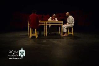 گفت وگو با میلاد فرج زاده کارگردان ، بازیگر و نویسنده  نمایش الجزایر

روایت تلاش ناکام یک جهان سومی در الجزایر
