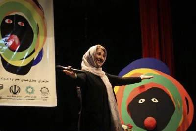 در اختتامیه دومین  جشنواره تئاتر طنز دیالوگ صورت گرفت

تقدیم جایزه به فرزند شهید مدافع حرم