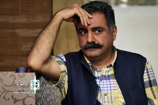 پیام فروتن :

طراحی صحنه نمایش کچلو الهام گرفته از معماری ایرانی است
