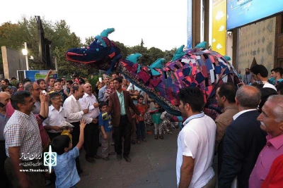 گفتگو با تهیه کننده نمایش دایناسورهای رنگی

تصمیم داریم کارهای بزرگتری انجام بدهیم