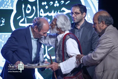  در مراسم اختتامیه نخستین جشنواره پرده‌خوانی و نقالی غدیر مطرح شد:

علی نصیریان: شیفتگی به مدرنیته تکیه دولت را خراب کرد