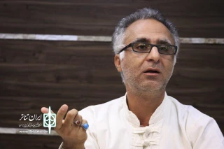 عاشورا تا اربعین؛ نویسنده و کارگردان نمایش «عالم جمله ویران شود» مطرح کرد:

 نمایشی محیطی را در تکیه معاون‌الملک اجرا می‌کنم