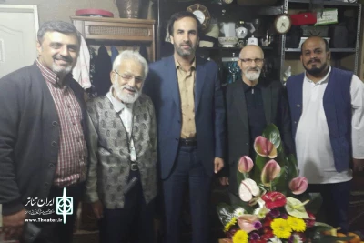 جهت عیادت وتکریم

هنرمندان و مسئولان تئاتر در منزل مرشد میرزا علی