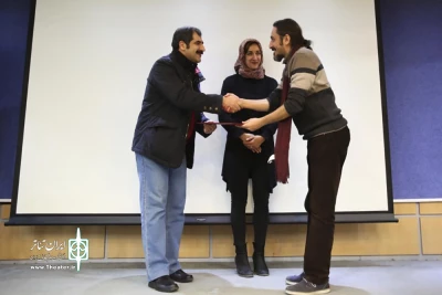 در مراسم پایانی کارگاه آموزشی «مدیریت پروژه و بازاریابی بین‌المللی تولیدات تئاتری»انجام شد

اعطای گواهینامه به کارگردانان تئاتر