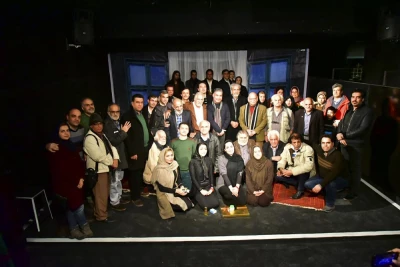 با حضور  جمع زیادی از هنرمندان و علاقه‌مندان به تئاتر:

آیین گشایش «شراره» در تئاتر شهر مشهد برگزار شد