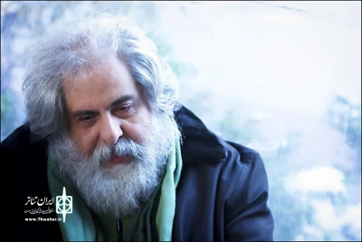 محمد رحمانیان یک تجربه کارگاهی را به صحنه می‌آورد

«بیست نمایش کوتاه دربار سلفی» در تماشاخانه آفتاب