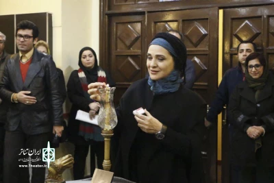 در تماشاخانه سنگلج

رؤیا نونهالی چراغ نمایش «دیوان تئاترال» را روشن کرد