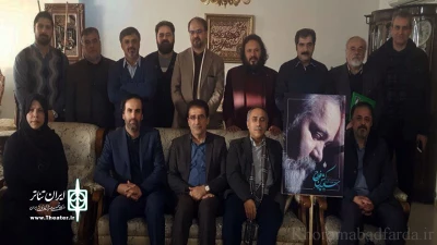 عصر چهارشنبه در منزل آن استاد سفرکرده انجام شد

دیدار مدیران و اساتید تئاتر ایران با خانواده  زنده‌یادسعید کشن‌فلاح