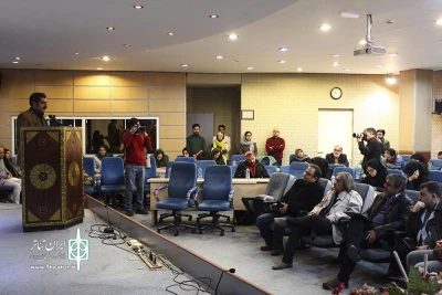 با حضور دبیر جشنواره تئاتر فجر، جمعی از هنرمندان تئاتر و خبرنگاران

مراسم رونمایی از پوستر جشنواره  فجر آغاز شد