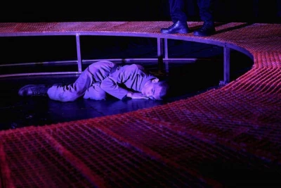 نقدی بر نمایش «ویتسک» به کارگردانی حجت حسینی

ویتسک، نمادی از بشر مضطرب و فنا شده دنیا معاصر