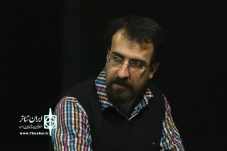 در گفت و گوی ایران تئاتر با مدیر مسابقه پوستر و هویت بصری جشنواره تئاتر فجر عنوان شد :

ابراهیم حسینی: آینده از آن گروه‌هایی است که تبلیغات را جدی بگیرند