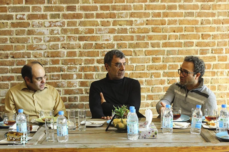 نقد نمایش خانه ابری