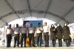 گردهمایی هنرمندان تئاتر و جمعی از نابینایان و ناشنوایان