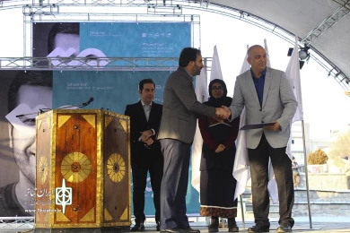 گردهمایی هنرمندان تئاتر و جمعی از نابینایان و ناشنوایان