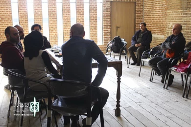نقد نمایش تو ماهی نیستی ‎