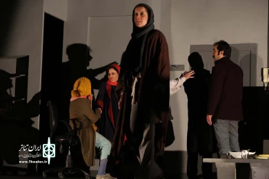 نگاهمان می کنند