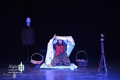Elham Pavenejad Talks about Role in “Orang Trilogy”

No Companion Except for Home Furniture