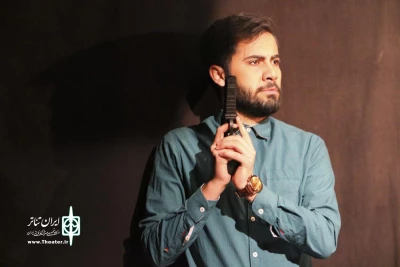 در تماشاخانه تتماج و به کارگردانی داوود کردبچه

«سگ خوری» برای عکاسان و خبرنگاران به روی صحنه می‌رود