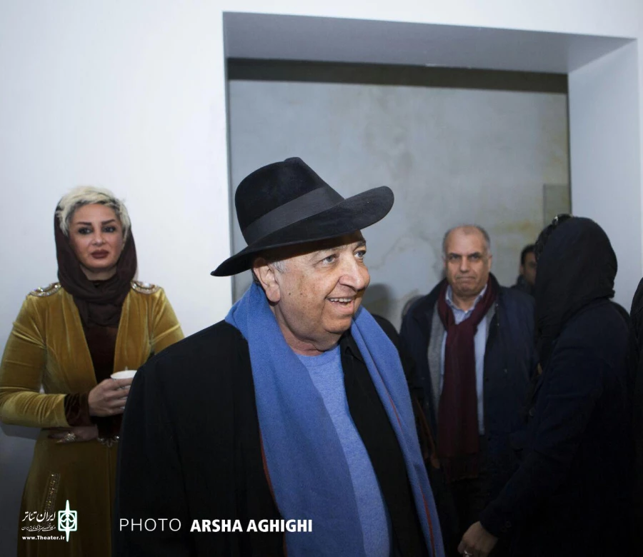 بهمن فرمان آرا شمع کیک متولدان بهمن را فوت کرد 10