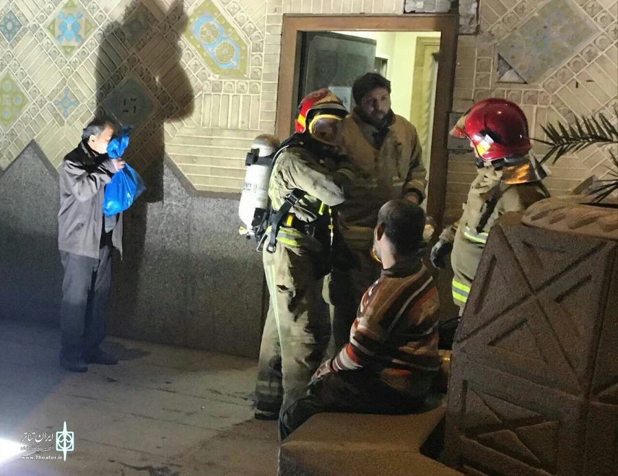 آتش سوزی در انبار دکور تئاترشهر اطفاء شد 2