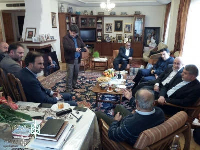 Culture Minister in a Meeting with Noted Actor Ali Nasirian:

Theatre Closing to National Iranian Culture