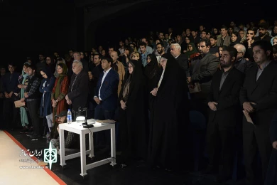 مسئولین به تماشای شلتر نشستند