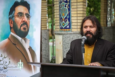 با حضور هنرمندان و نثار گل بر مزار فرج‌الله سلحشور و شهدای گمنام

دوازدهمین جشنواره‌ «تئاتر مردمی بچه‌های مسجد» آغاز شد