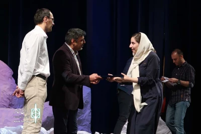 جشنواره تئاتر دانشگاهی درمیان شور و هیجان دانشجویان پایان یافت

احمد کامیابی مسک :در عرصه نمایش به اخلاق، دانش و هویت ایرانی توجه بیشتری داشته باشید