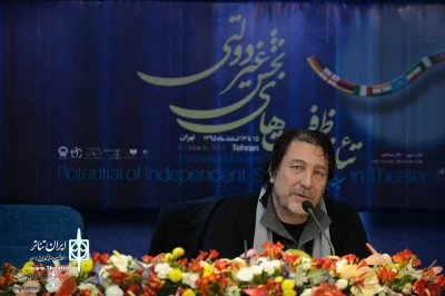 مسعود دلخواه در گفتگو با ایران تئاتر

اجرای «بیگانه» در اروپا امسال شدنی نیست