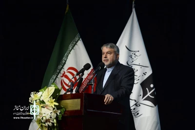 مشروح  سخنان وزیر فرهنگ و ارشاد اسلامی در همایش«چشم‌انداز تئاتر استان‌ها»:

گفتمان تئاتر در دهه چهارم باید مبتنی بر تاثیر اجتماعی این هنر باشد