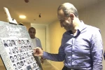 از خانواده شهید سرافراز در اجرای پایانی «هفت روز از تیر شصت» قدردانی شد 3
