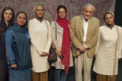 پروفسور دورتیگه پس از تماشای نمایش «زال و رودابه» عنوان کرد:

بدون نکوداشت شاهنامه ، ایران ایران نمی شود
