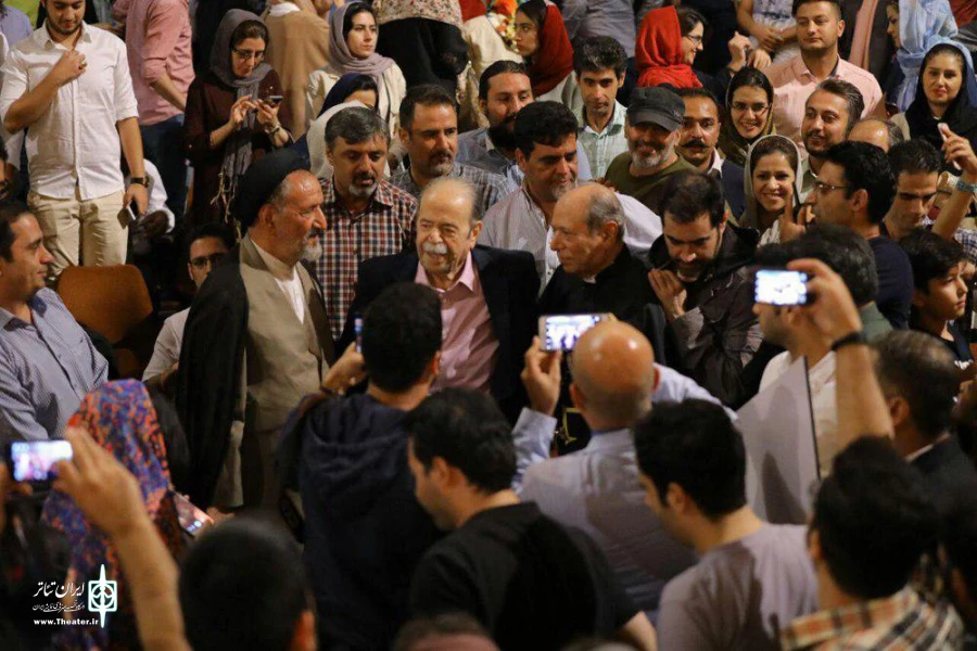 محمد علی کشاورز به تماشای «اعتراف» نشست 2