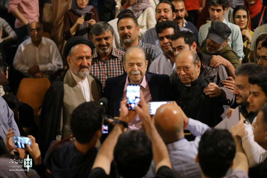 محمد علی کشاورز به تماشای «اعتراف» نشست 3