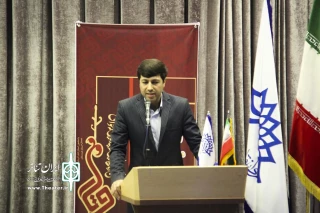 رئیس حوزه هنری کردستان در اختتامیه پنجمین جشنواره منطقه‌ای نمایشنامه‌خوانی وتار مطرح کرد

نمایش هنری کاملا انسانی است