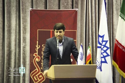 رئیس حوزه هنری کردستان در اختتامیه پنجمین جشنواره منطقه‌ای نمایشنامه‌خوانی وتار مطرح کرد

نمایش هنری کاملا انسانی است