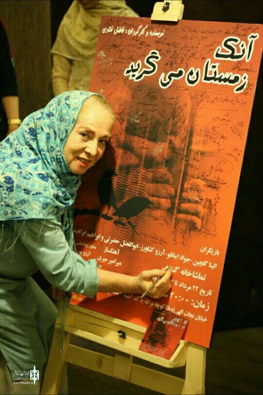 تئاتر می تواند تمامی اجزای هنر را در خود جمع کند/تئاتر مستند یکی از شاخصه های ماندگاری نمایش در دنیاست 2