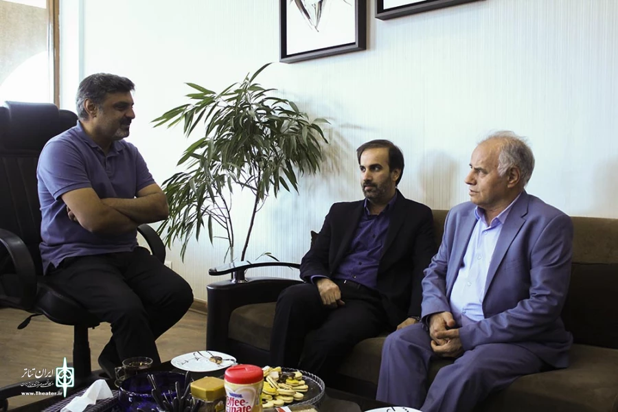 دیدار نماینده آشوریان با مدیر مرکز هنرهای نمایشی 5