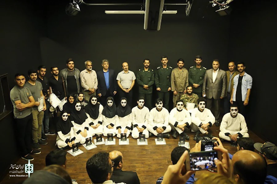 بازیگران و عوامل  اجرایی «سیزده» تجلیل شدند 2