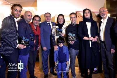 با شعار «حمایت از کودکان آزاردیده»

جشن افتتاح نمایش «مرد بالشی» برگزار شد